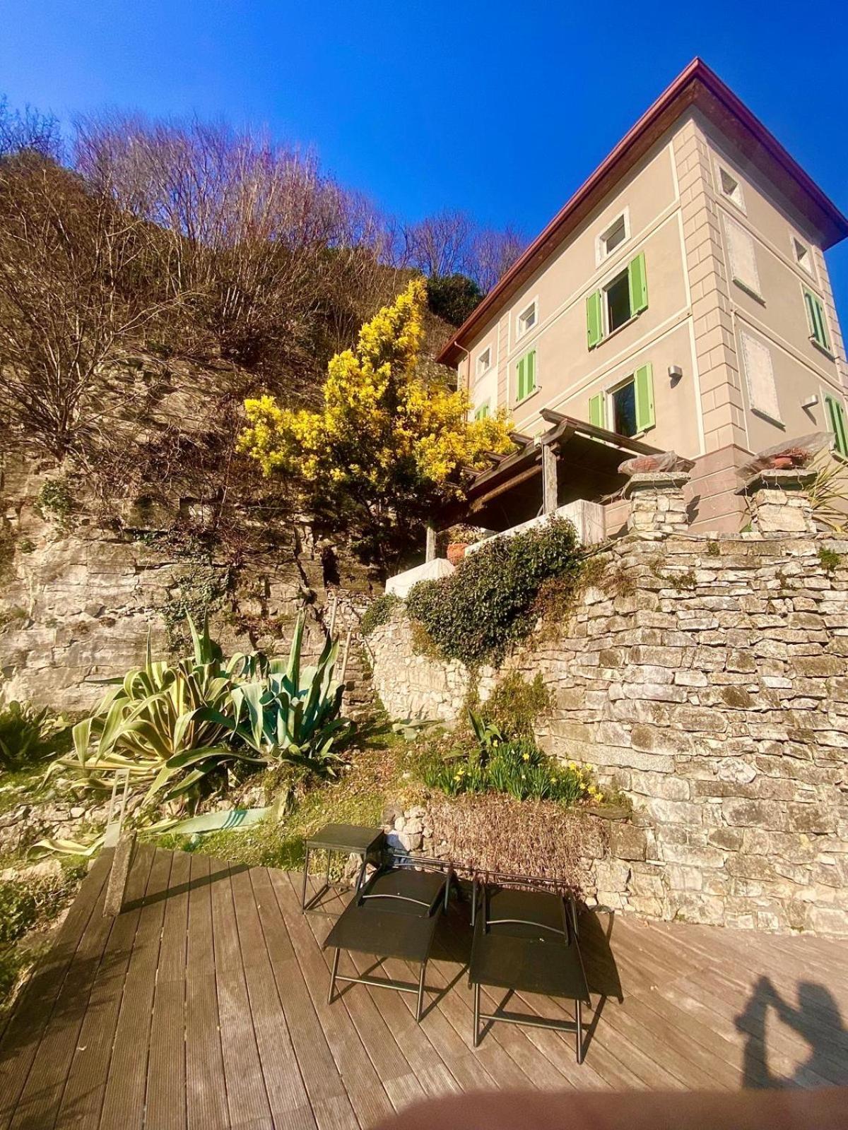 Villa La Casa Sulla Collina Del Castello Breno Exterior foto